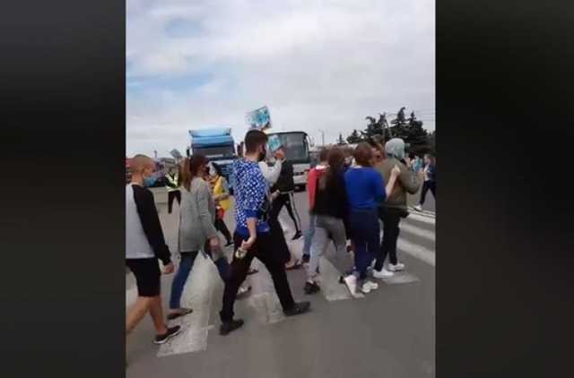 В Коблево против карантина взбунтовались предприниматели и перекрыли трассу