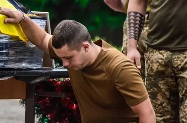 Украина прощается с погибшим на Донбассе Героем Матвеевым