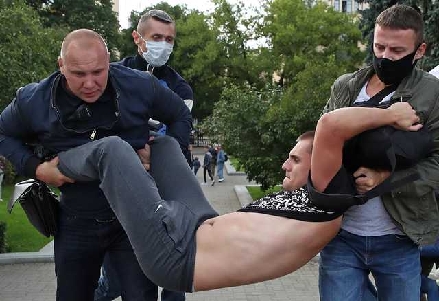 Полиция в Минске задержала около 80 участников стихийной акции солидарности