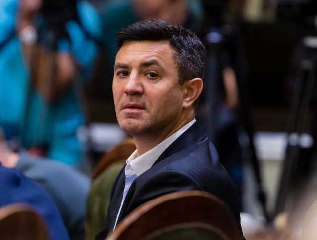 Тищенко внезапно озаботился малым бизнесом. Требует от Камбина разрешить работать после 22:00