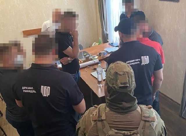 В Одессе копов задержали за вымогательство денег у сутенеров