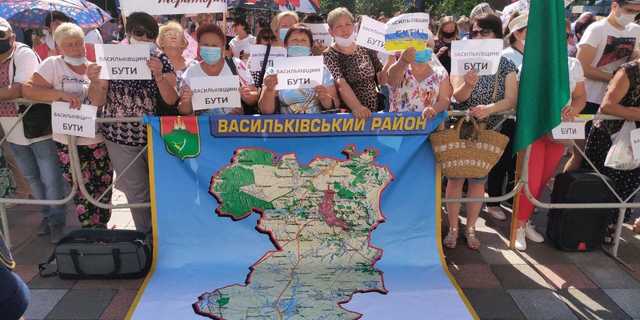 Мешканці Київщини протестують під Радою проти ліквідації районів