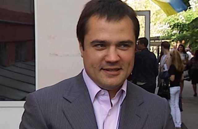 У Києві провели понад 50 обшуків у команди “смотрящого” Комарницького, – Лерос