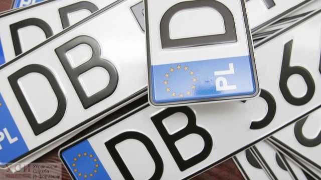 Задержали таможенника, вымогавшего взятки за растаможку авто