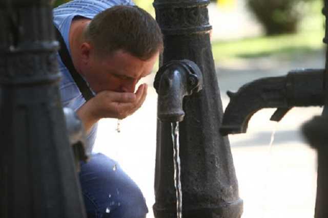 В Киеве пробы воды в 8 бюветах показали несоответствие нормативам
