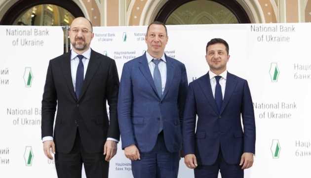 Зеленский: у НБУ есть не менее важные задачи, чем поддержание сотрудничества с МВФ