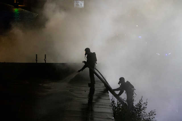 В одній з недобудов на столичному Подолі сталася масштабна пожежа