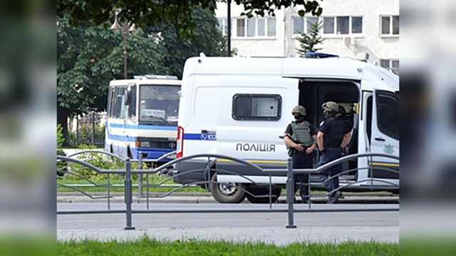Луцкий террорист устроил стрельбу после просьбы копа выпустить ребенка из автобуса