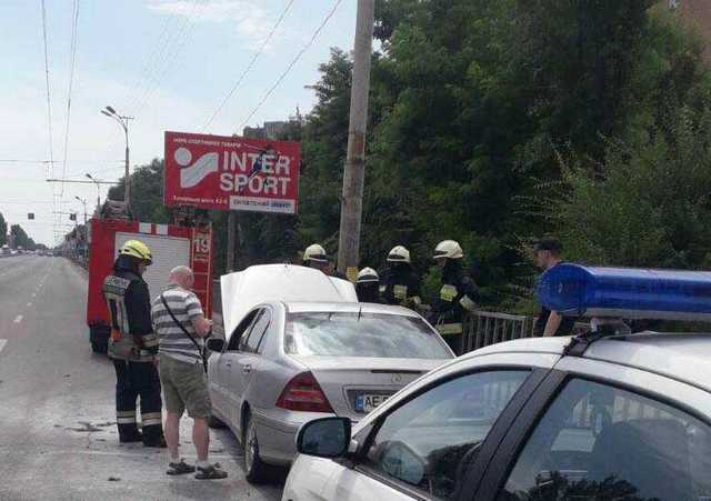 В Днепре на ходу загорелся автомобиль с ГБО