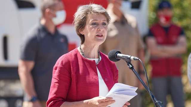 Президент Швейцарии призналась, что ела на Донбассе самую вкусную в жизни ежевику