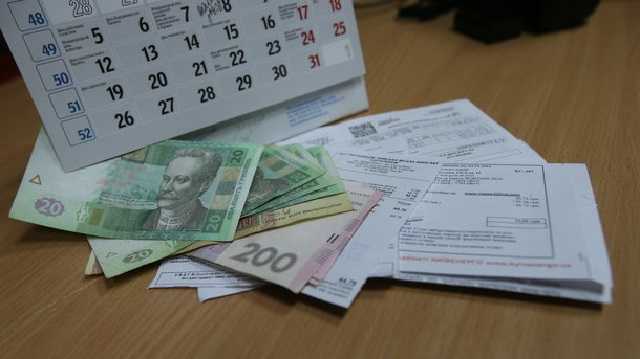 Забирают даже поношенную одежду: как в Украине у должников по коммуналке отнимают последнее