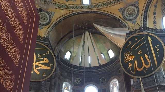 В соборе Святой Софии во время намаза завесили христианские мозаики