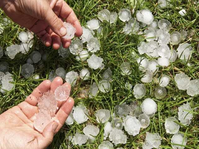 На украинский курорт обрушился мощный град с ливнем