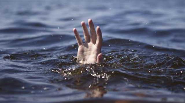 Была 2 минуты под водой: в Киеве спасатели откачали утонувшую женщину