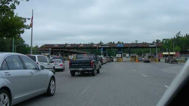 На границе Украины и Польши застряло около 500 фур