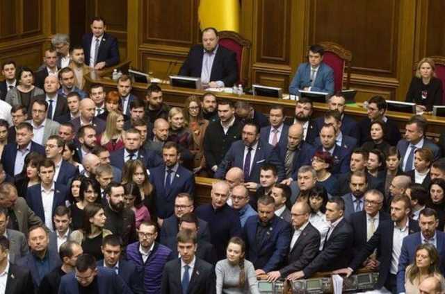 Проблемы есть, но внеочередной сессии не будет - Корниенко