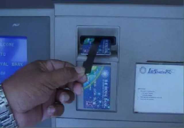 В Украине мошенники "захватывают" банкоматы: достаточно один раз использовать карту