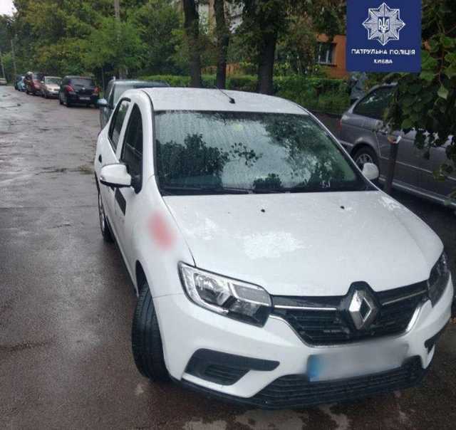 В Києві водій розвернувся через чотири смуги, його знайшли за допомогою камер спостереження