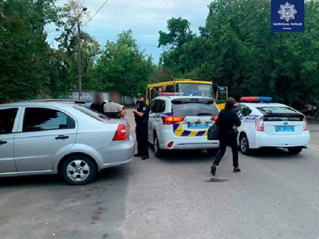 Накатались и сбежали: в Киеве двое парней угнали маршрутку