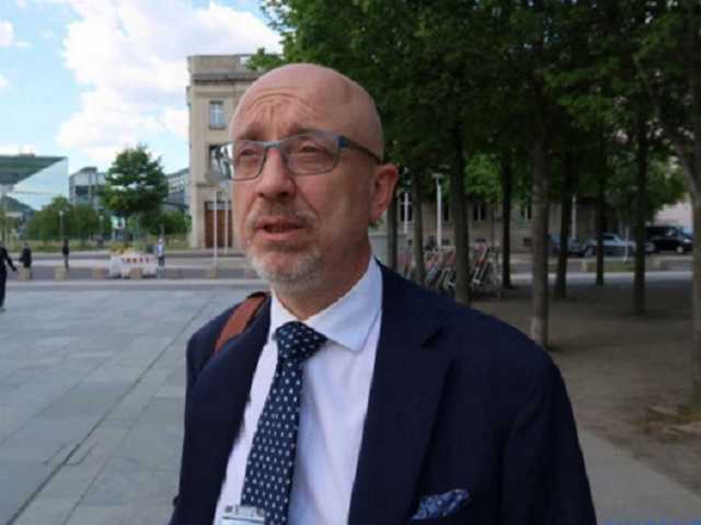 Давно просил об отдыхе: Резников отреагировал на уход Кучмы из ТКГ