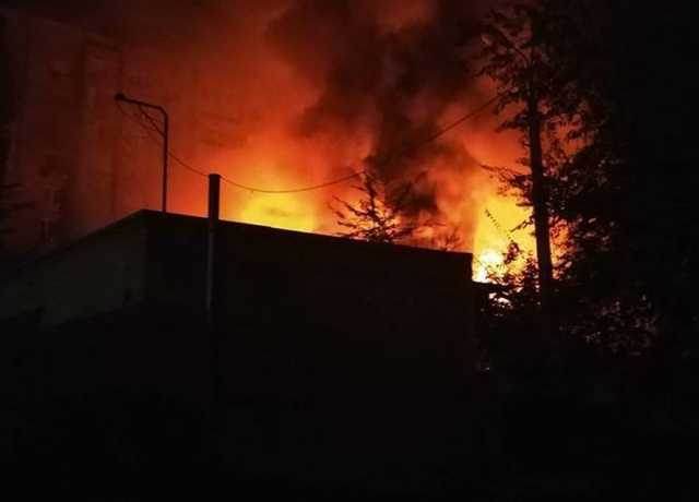 В Донецке горит поликлиника