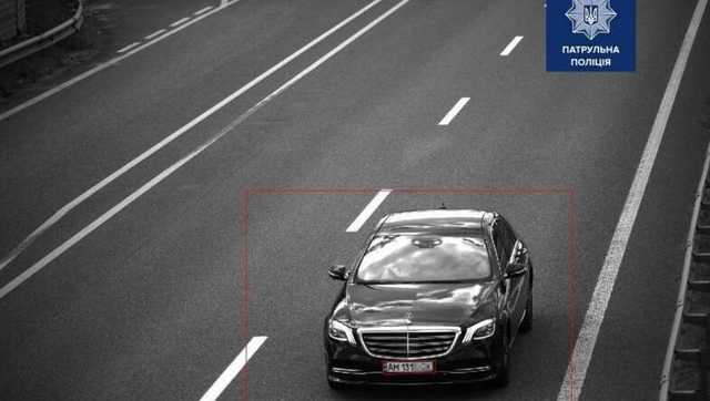 Скоростной рекорд: на трассе Киев-Харьков-Довжанский водитель разогнался до 227 км/ч