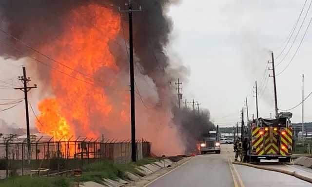 В Техасе взорвалось газовое хранилище: на заводе вспыхнул масштабный пожар