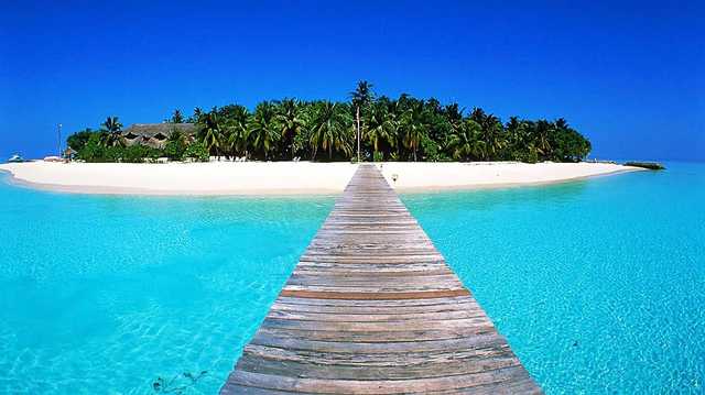 Сказочный Бали открывается для туристов, но не для иностранцев