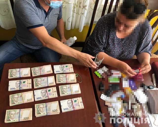 В Киеве задержана женщина, обещавшая подкупить чиновников АМК за 4 миллиона грн