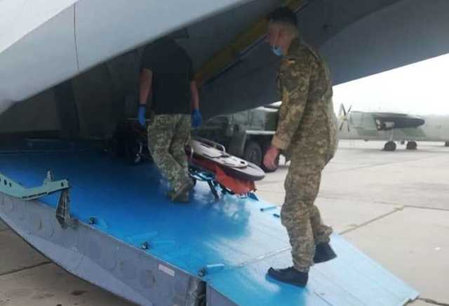 Санавіацією з Харкова до Києва евакуйовано трьох поранених і хворих військовослужбовців