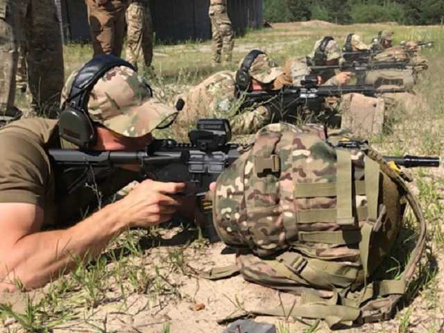 Прощай, "калаш": украинских пограничников вооружили новыми штурмовыми винтовками