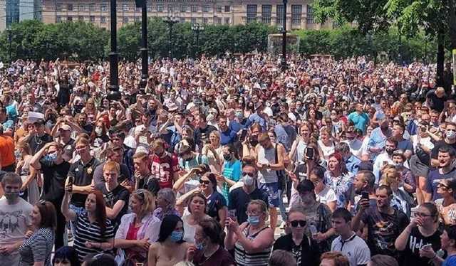 Путину ничего не помогло, россияне требуют от него уйти по добру