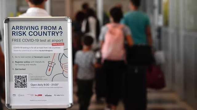 Во Франции требуют результаты теста на COVID-19 от граждан из 16 стран