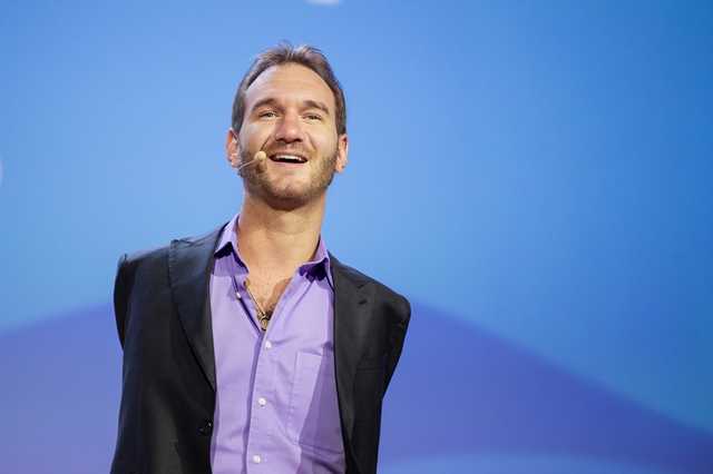 Помічник Ніка Вуйчича заявив, що той звільнив його через гомосексуальність