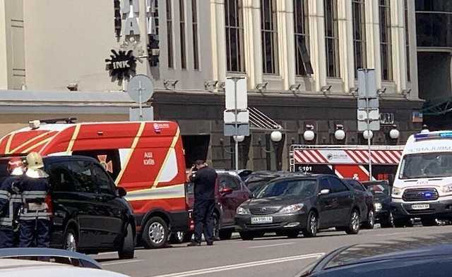 Террорист, захвативший отделение банка в БЦ «Леонардо», требует прямого эфира