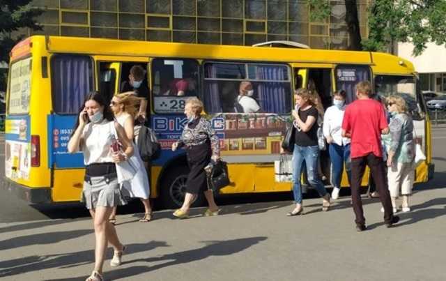 В Луцке половина маршруток не выехала, остальные – переполнены