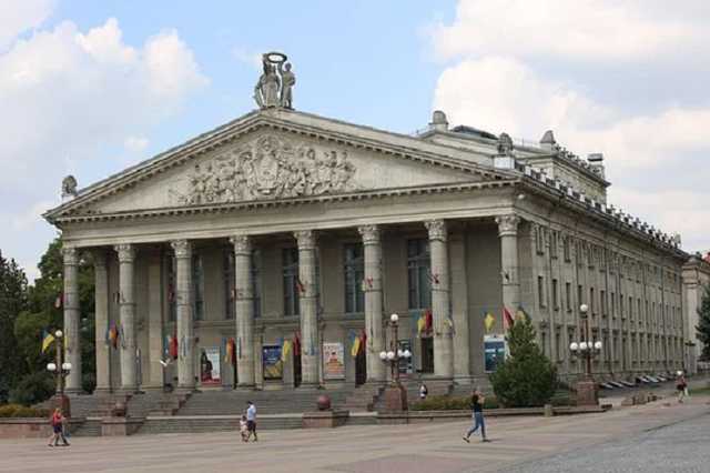 Против масок и карантина: По миру прокатилась волна антикоронавирусных протестов