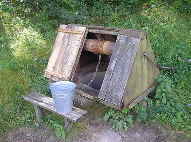 На Дніпропетровщині з каналізаційного колодязя витягли тіло жінки