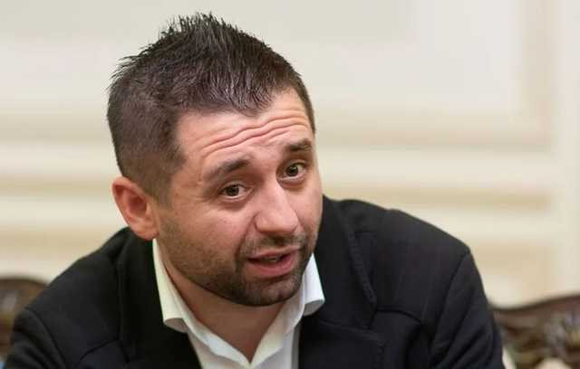 Арахамия "получил" вместо Зеленского на встрече с местными жителями в Николаеве