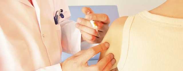 Прививка от гриппа поможет с COVID-19: врач пояснила эффект