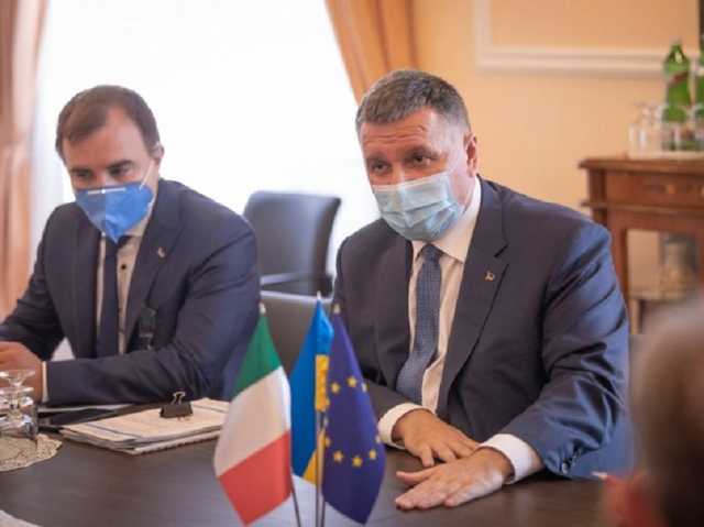 МВД необходимо приобретения спецкораблей для спасательных операций и гуманитарного разминирования - Аваков