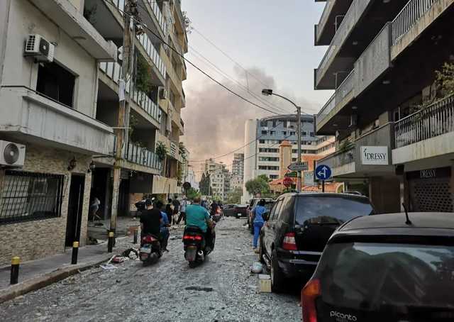 Взрыв в Бейруте повредил половину города, сотни тысяч людей остались без крова