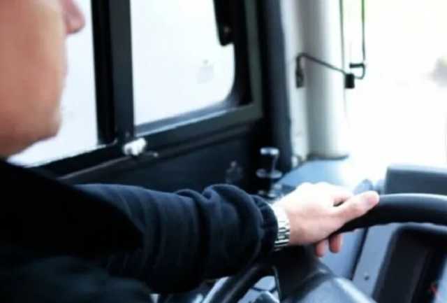 В Днепре маршрутчик "прокатил" зажатого дверью пассажира с инвалидностью