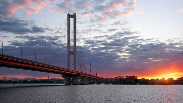 В Киеве на полтора месяца ограничат движение по Южному мосту