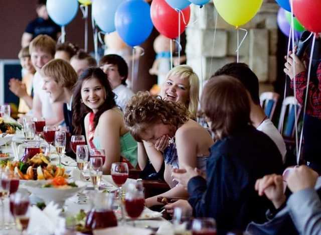 На Днепропетровщине выпускной закончился массовым отравлением