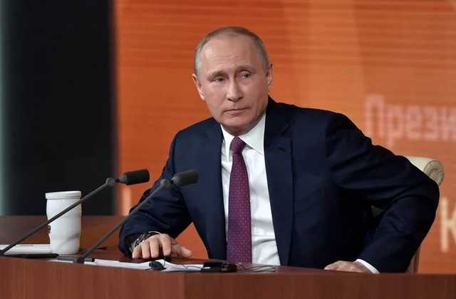 Путина в июле заменил "подтянутый" двойник: всплыли фотодоказательства