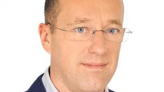 Колеги, товарищі, гості. Нардеп-мільйонер від “СН” задекларував коштовний подарунок