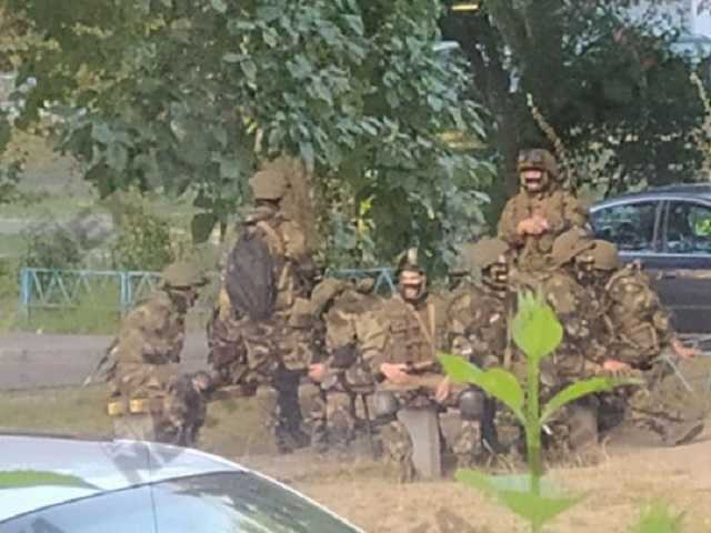 В Бресте силовики прячутся по дворам и хватают случайных прохожих