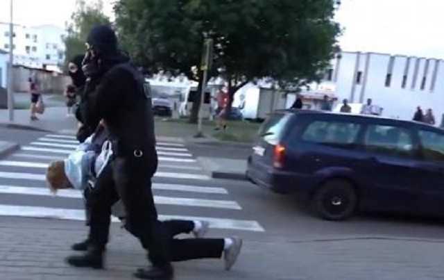 У Мінську силовики затримували беззахисного 15-річного хлопця, погрожуючи гранатою