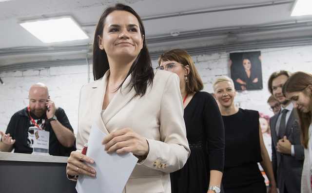 Историю со "странным" обращением Тихановской изобразили карикатурой